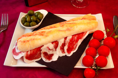 comida ficticia, imitación de bocadillo de jamón
